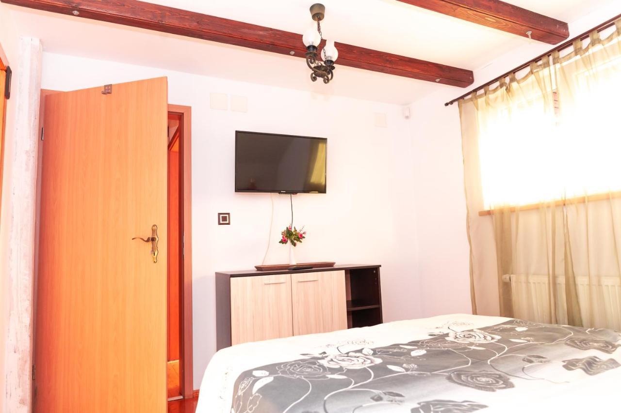 Casa Ursului Hotel Bujoreni ภายนอก รูปภาพ