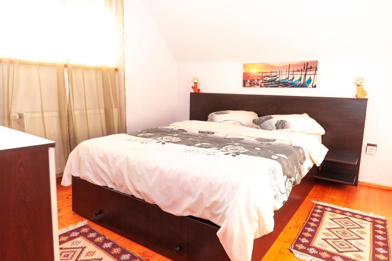 Casa Ursului Hotel Bujoreni ภายนอก รูปภาพ